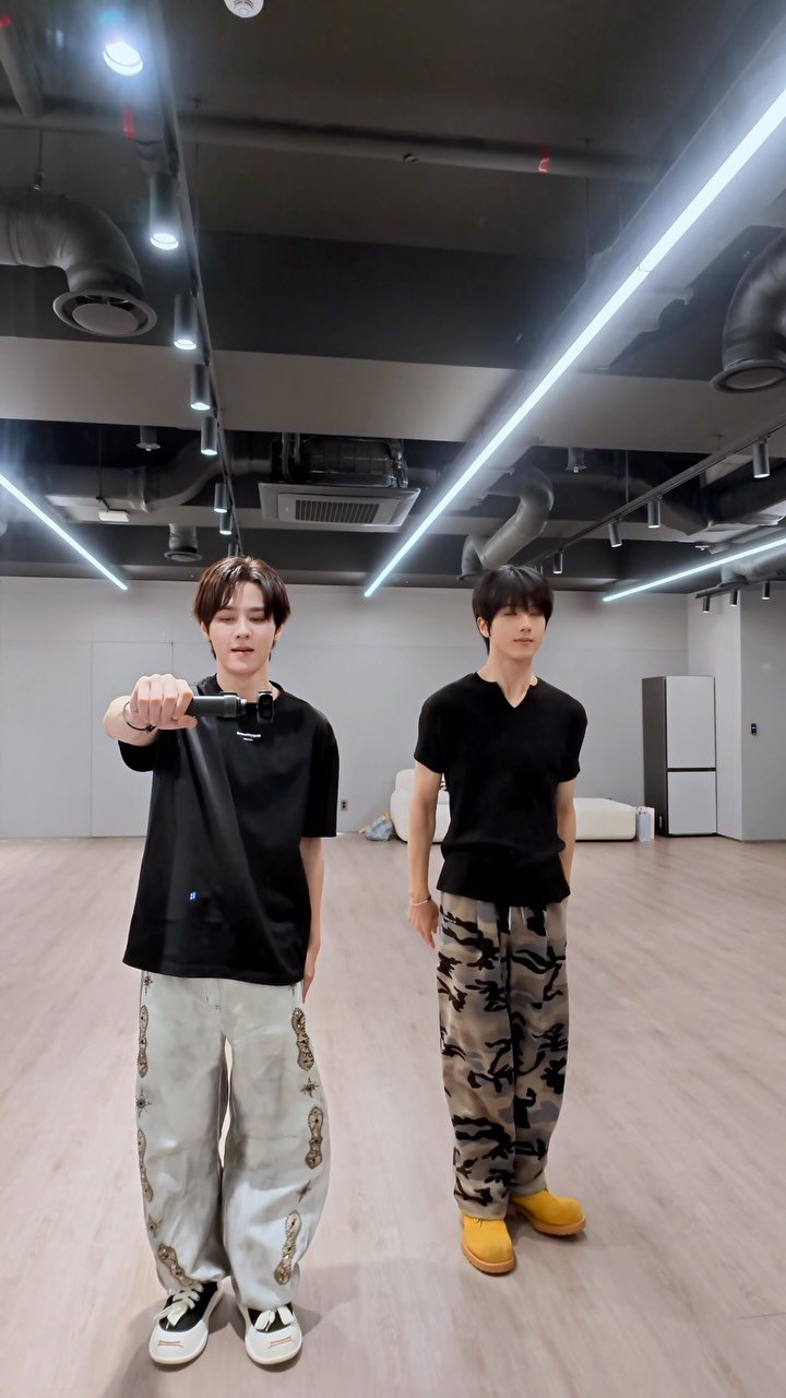 kun11xd 게시물 이미지: ‘Feel Love and Talk’ challenge with @the__and.y 🐻🐹🔥