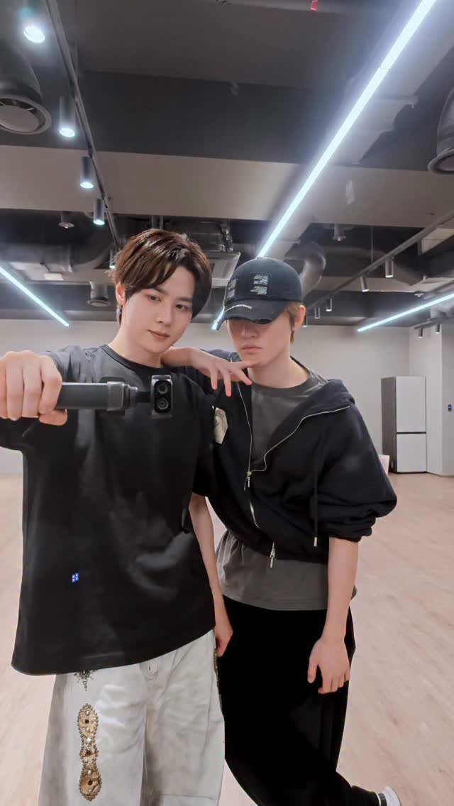 kun11xd 게시물 이미지: 'Feel Love and Talk' challenge with @kh1000le 🐻🐬🔥