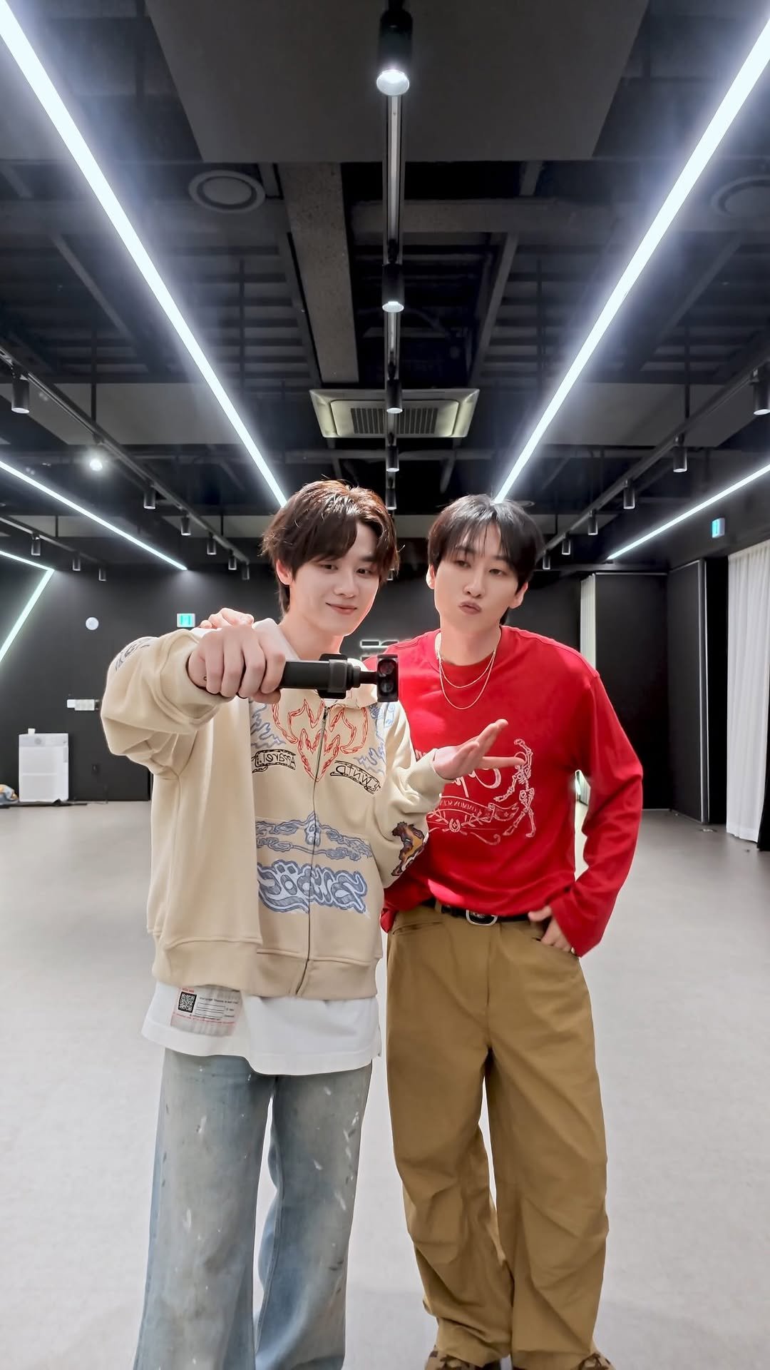 kun11xd 게시물 이미지: ‘Feel Love and Talk’ challenge with @be4eunhyuk 선배님❤️🔥