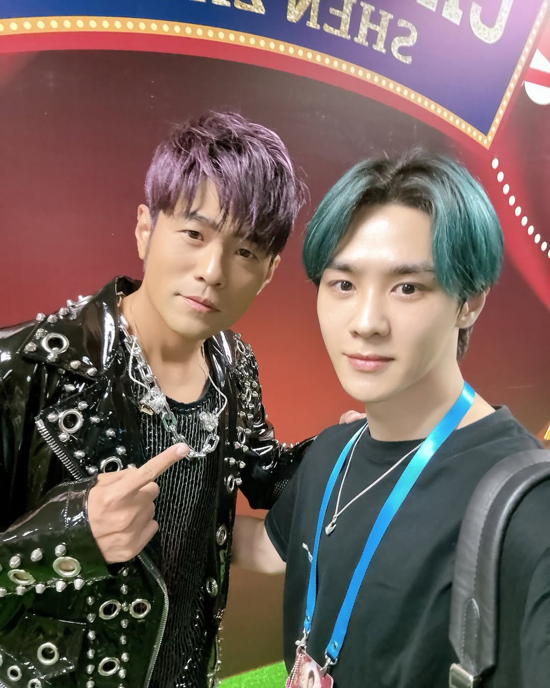 kun11xd 게시물 이미지: 每一首歌跟唱到一半都忍不住热泪盈眶…谢谢我的超人，给了我无尽的力量和勇气，伴我走过了每一个音符每一个故事❤️