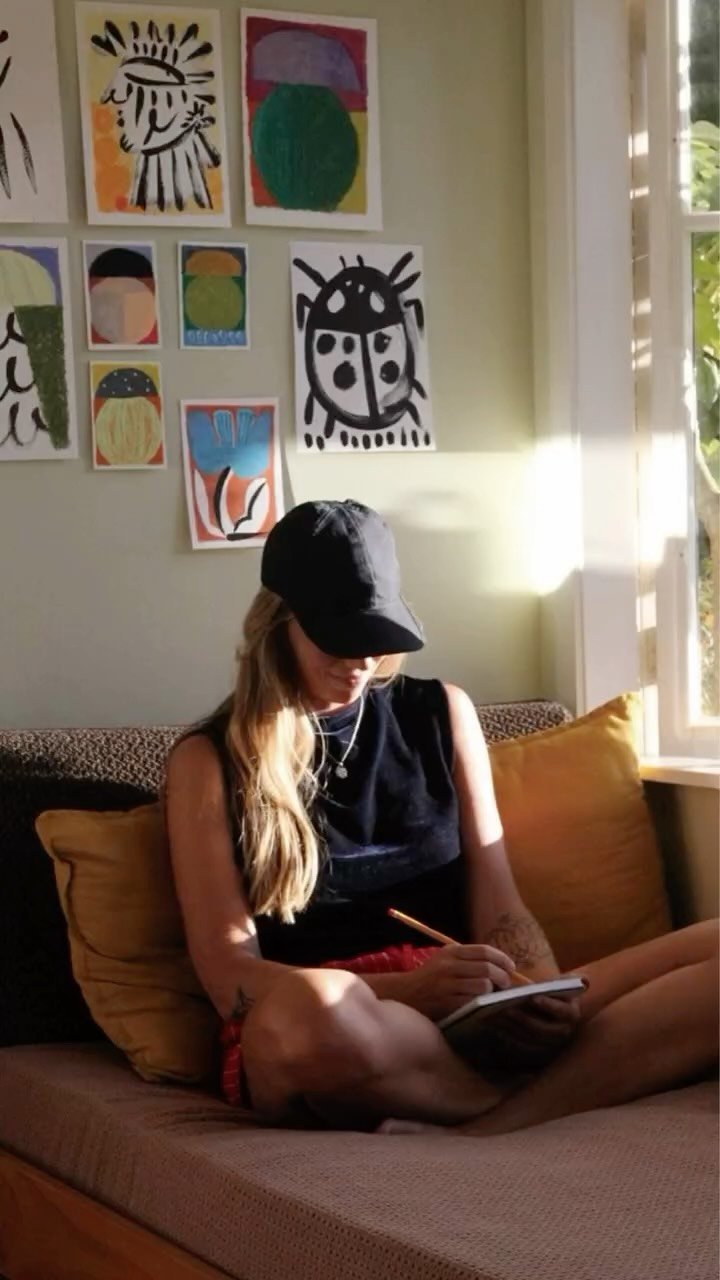 kunajangrong_poster 게시물 이미지: 𝗵𝗲 𝗣𝗼𝘀𝘁𝗲𝗿 𝗖𝗹𝘂𝗯🖤
1월 아트포스터 기획전 & 세일
⠀
쿠나장롱이 선보이는...