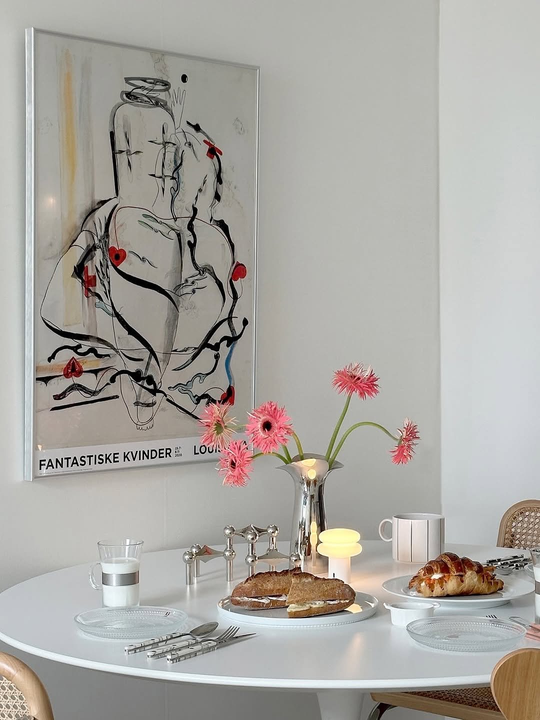 식탁 테이블 인테리어 꽃병 꽃 테이블웨어 아트포스터 인테리어포스터 그림액자