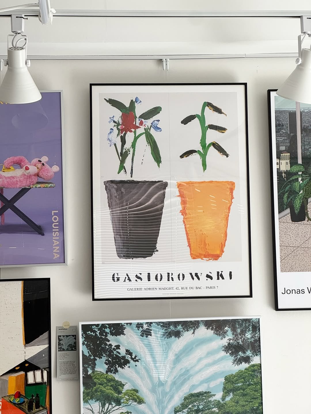 Photo by 쿠나장롱, 아트포스터샵 on February 04, 2026. May be art of poster, house plant and text.