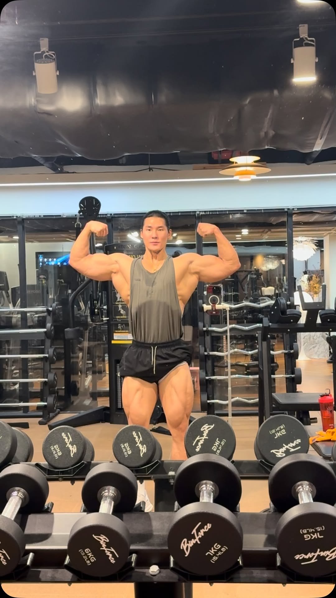 kunho__song 게시물 이미지: 대회 끝나고 처음으로 올리는 근황

183cm 98kg

상체 몰빵중

오타때문에...
