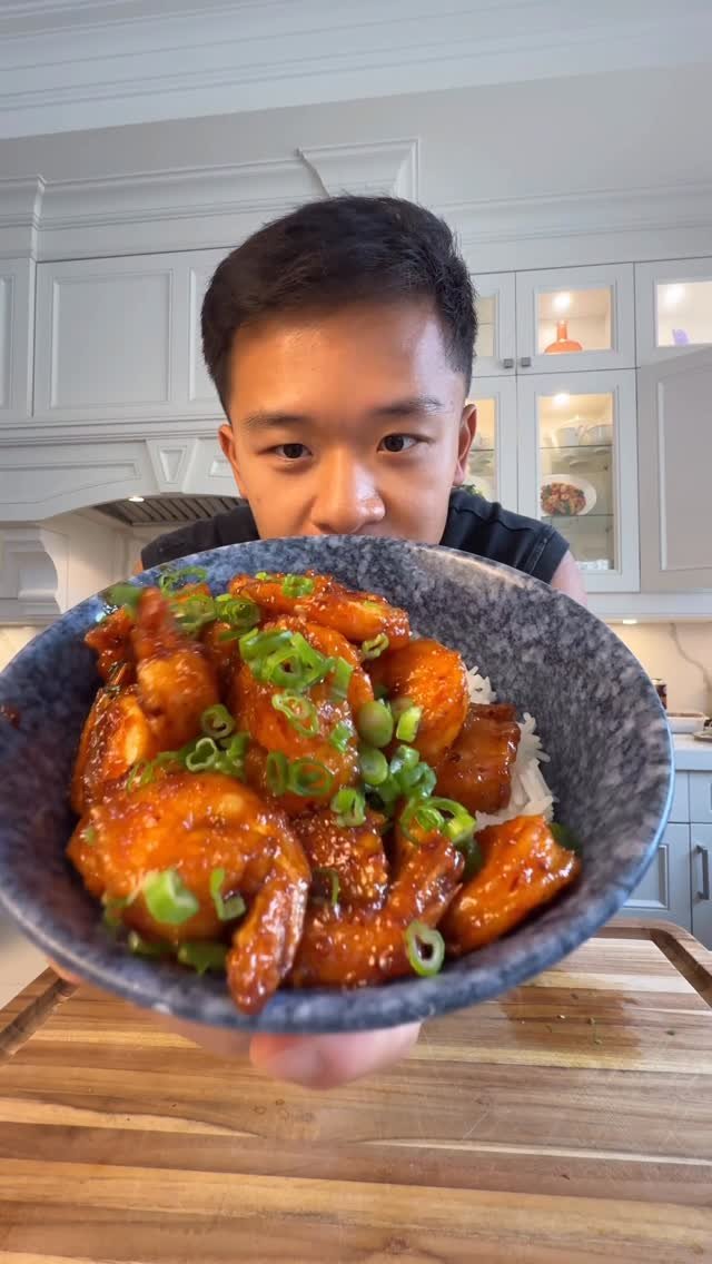 kwokspots 게시물 이미지: Honey sriracha shrimp is just so delicious....