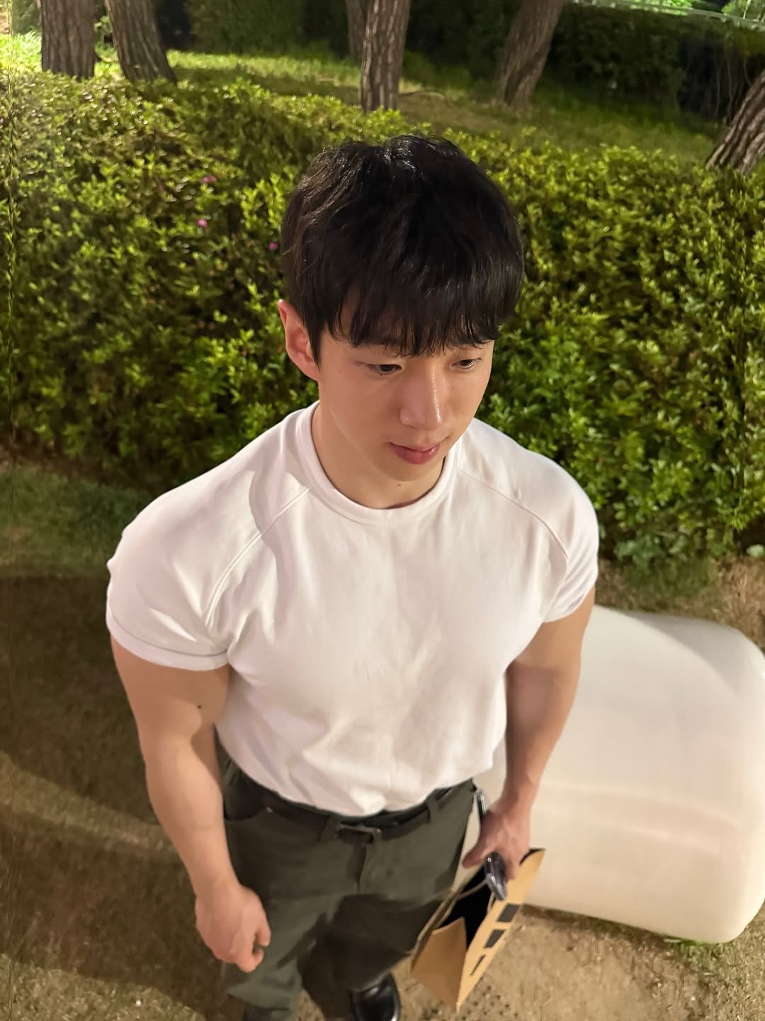 kwon_patt 게시물 이미지: -
이 머슬핏은 꼭지를 가려줘서 참 좋다.

👕: @ninez_official