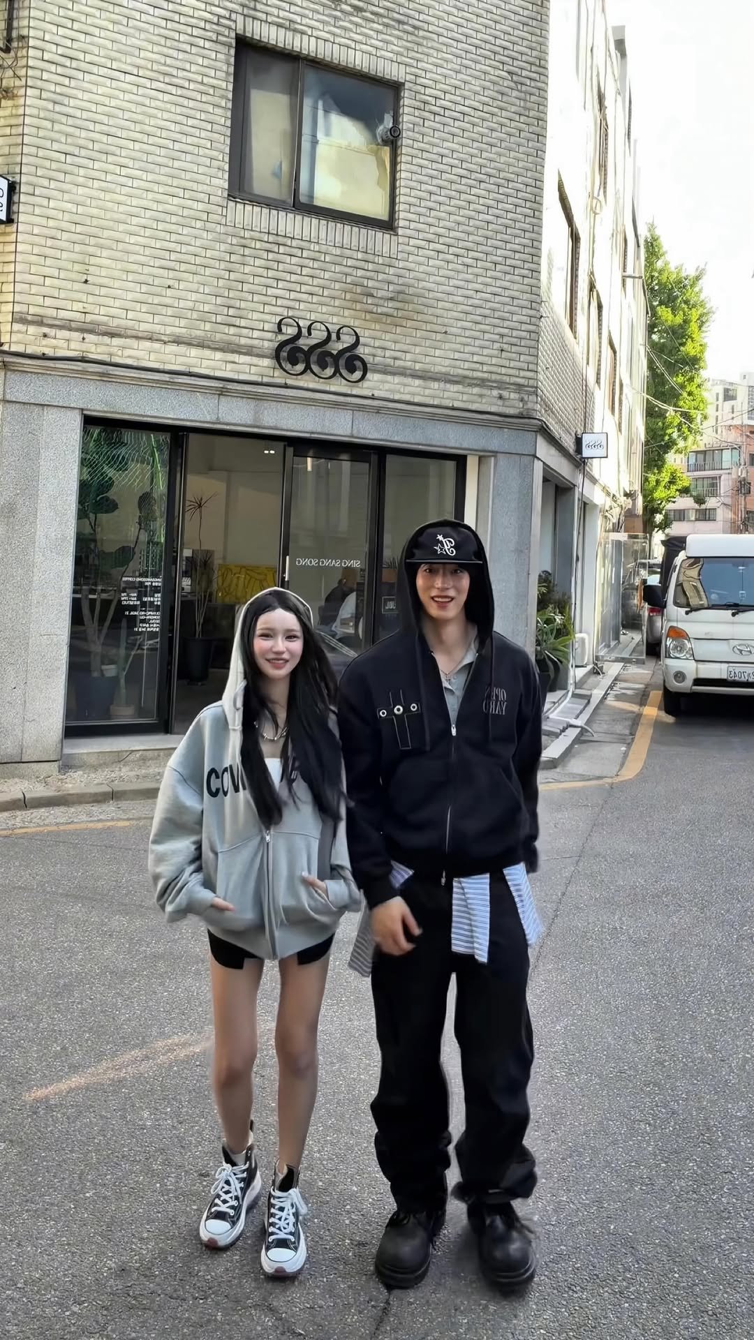 kwon_star_ 게시물 이미지: Friendship fit check. 🤌

🙋‍♂️ @oy_official...