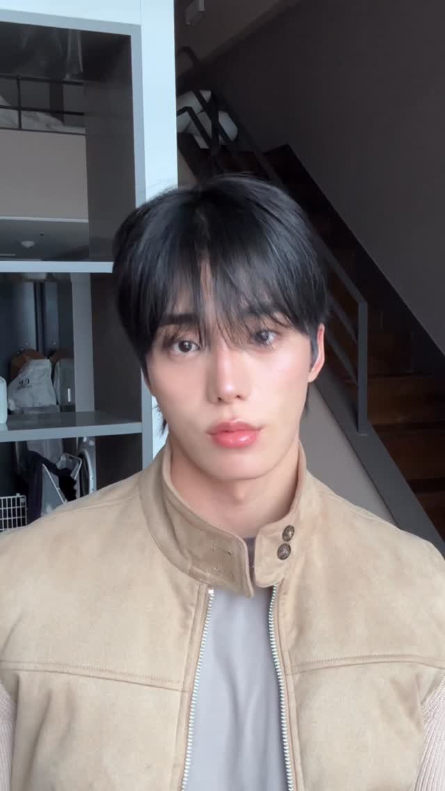 kwon_star_ 게시물 이미지: @gucci @guccibeauty 

Men’s Makeup Trends for...