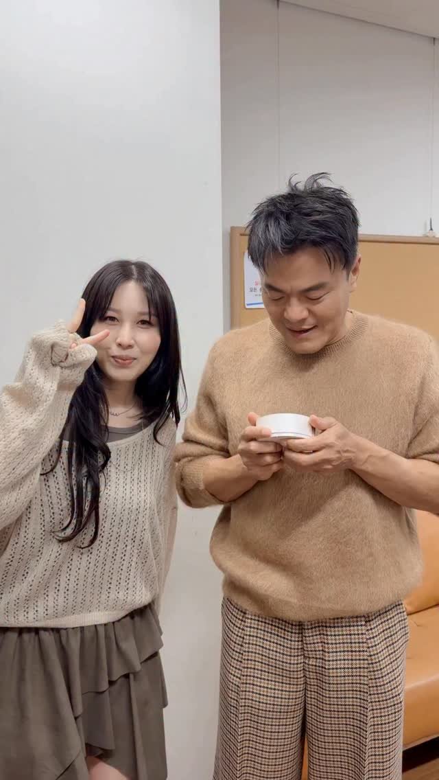 kwonhodoo 게시물 이미지: 와...진아야 마음씨까지 예쁘면 어떡해ㅜㅜ
So sweet 고마워~♡ #HappyHour #퇴근길