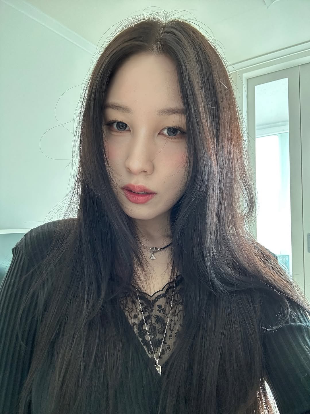 Photo by 권진아 KWON JINAH on April 11, 2026. May be a selfie of one or more people, hair, lipstick, makeup and text.