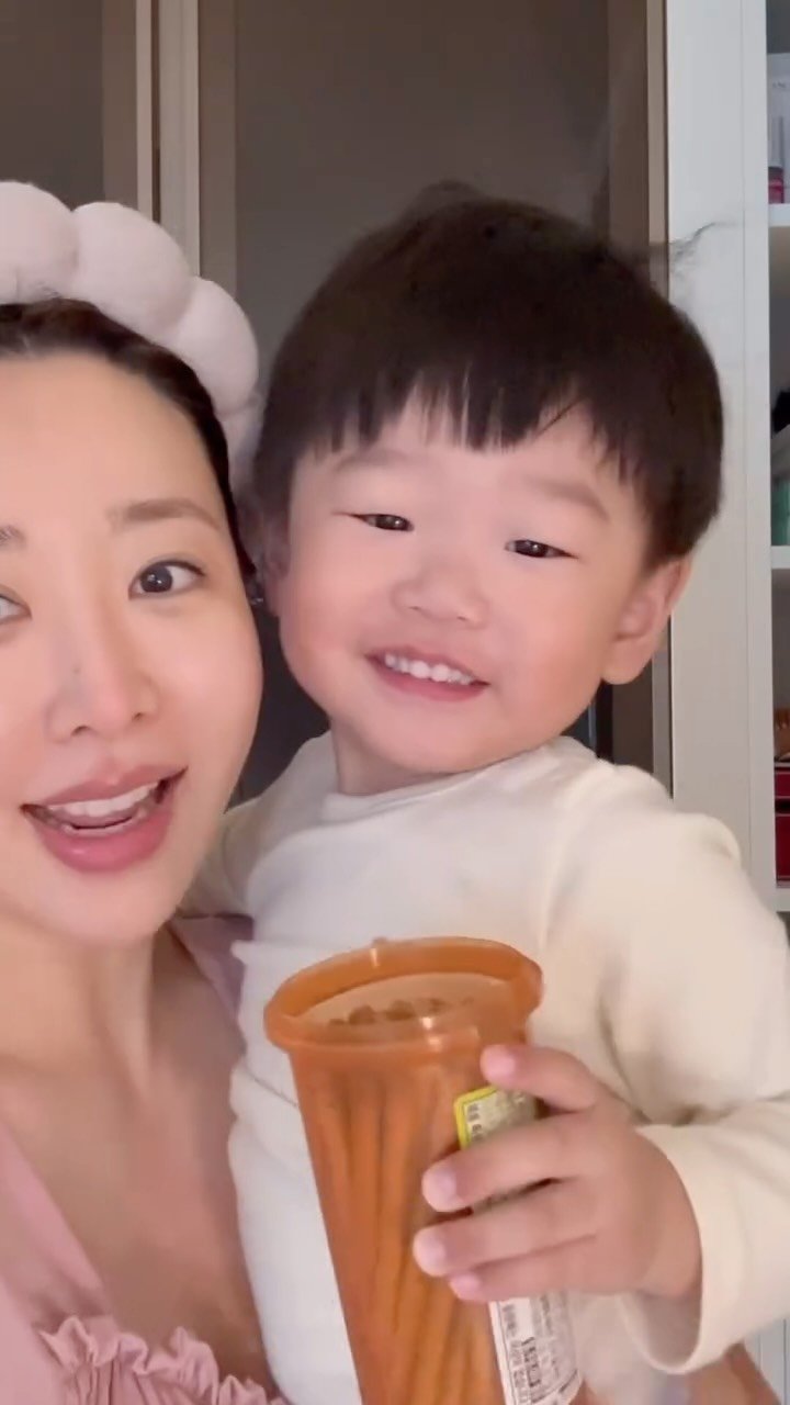 kwonshuna 게시물 이미지: 아니 진짜,, 내가 몇번을 얘기했는데
왜 자꾸 안깨우는거야😑...