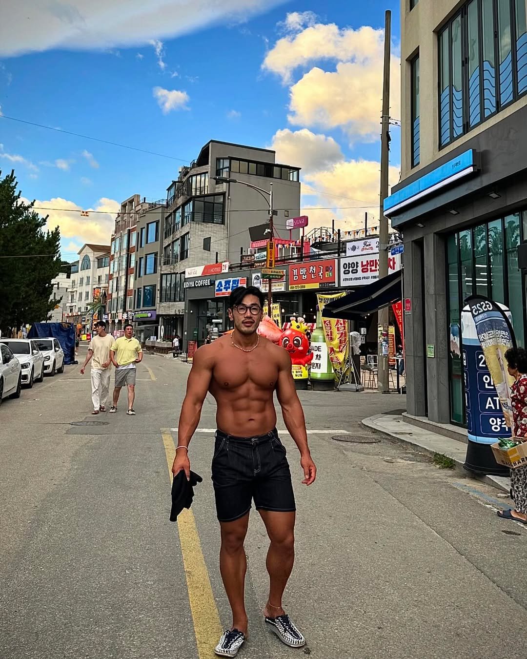 kylekim_yongsikc 게시물 이미지: #파란하늘 🩵

11년간 쉬지않고 뛰던 보디빌딩 시합
올해는 잠시 휴식하고...