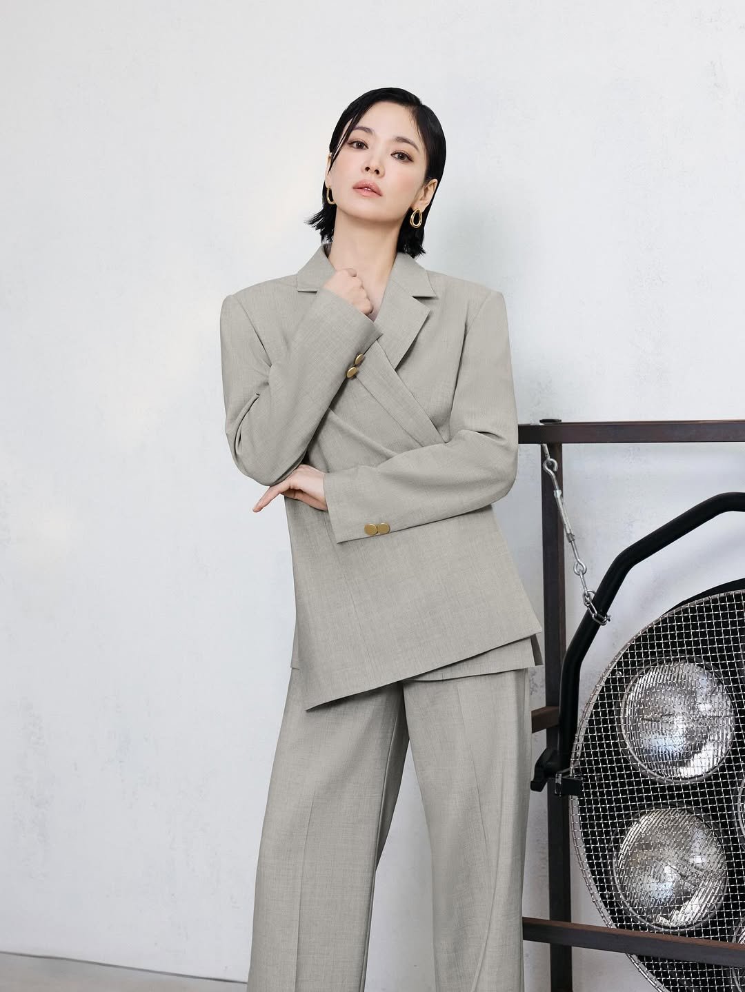 Photo by Song hyekyo on January 02, 2026. May be an image of suit, blazer and coat.