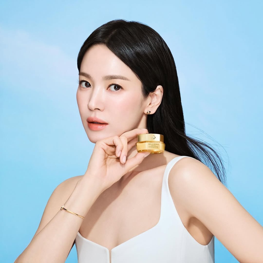 Photo by Song hyekyo on February 13, 2026. May be an image of one or more people, makeup, hair product, hand cream, cosmetics and text.