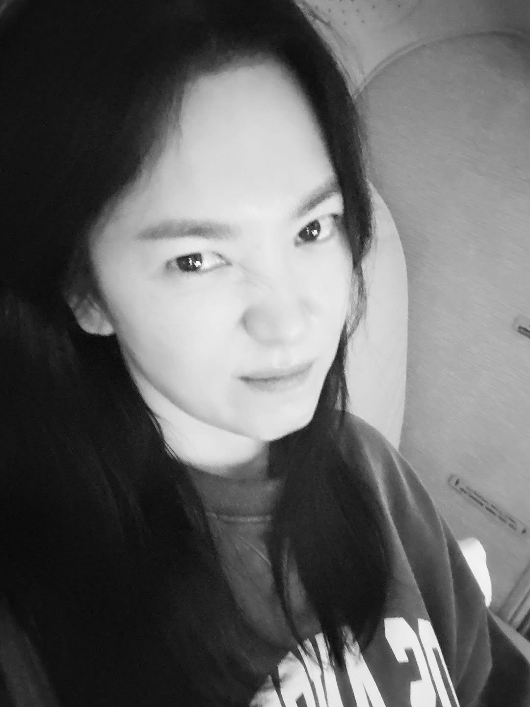 Photo by Song hyekyo on January 19, 2026. May be a black-and-white image of one or more people, hair, people smiling and text.