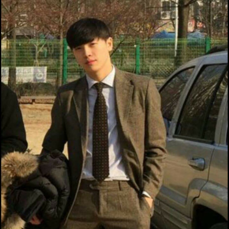 Photo by 김윤태 on January 02, 2026. May be an image of one or more people, bangs, top, bolo tie and text.