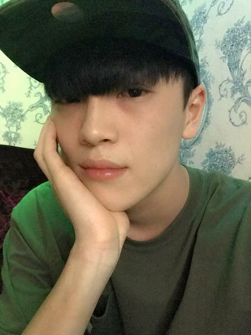 Photo by 김윤태 on November 01, 2025. May be an image of one or more people, bangs, hat and text.