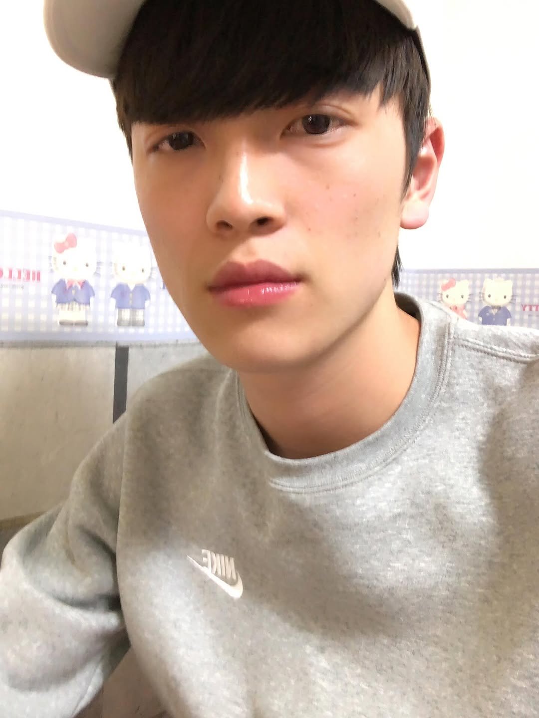 Photo by 김윤태 on December 01, 2025. May be a selfie of hat, sweatshirt and text.