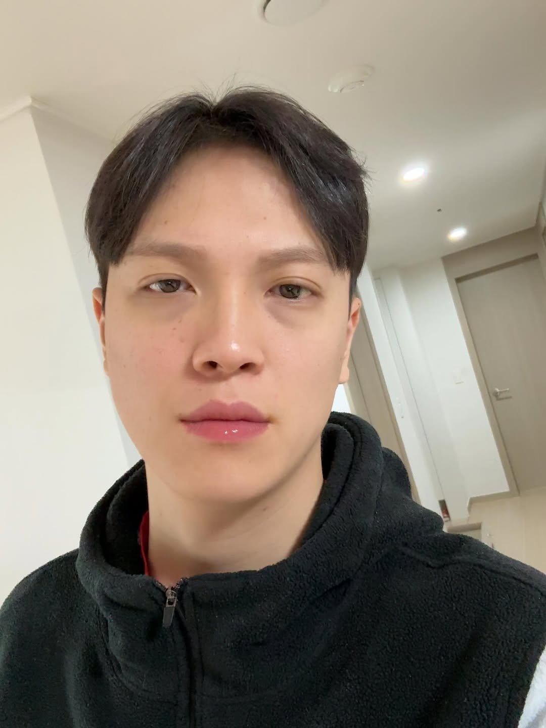 Photo by 김윤태 on October 26, 2025. May be a selfie of one or more people, hair and text.