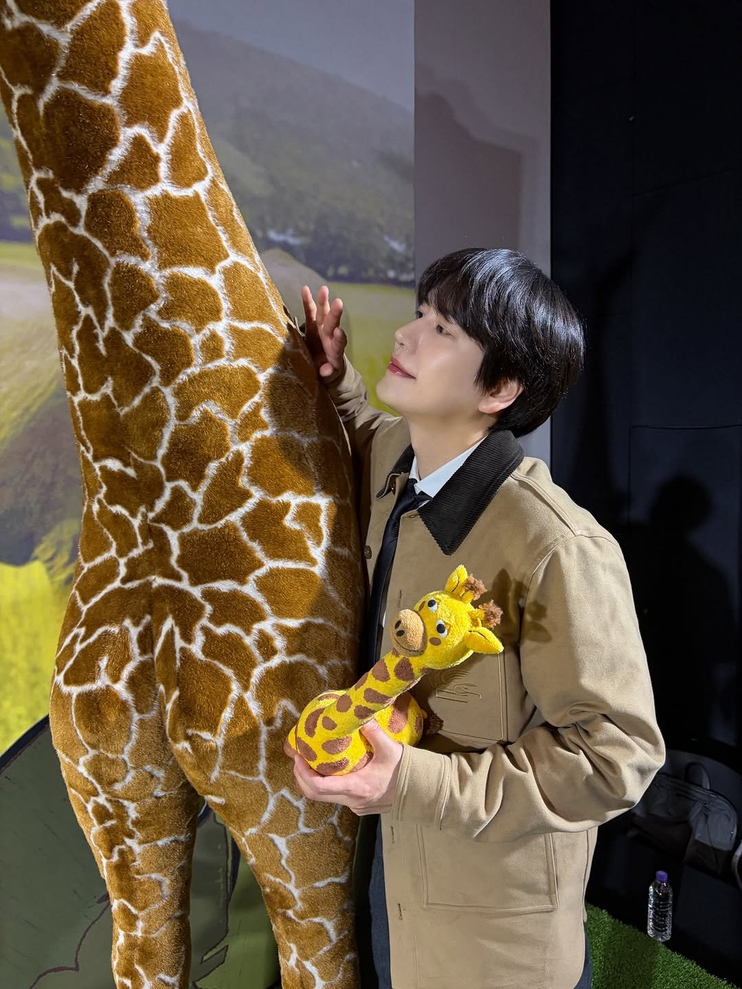 Photo by 규현 KYUHYUN on December 01, 2025. May be an image of giraffe and text.