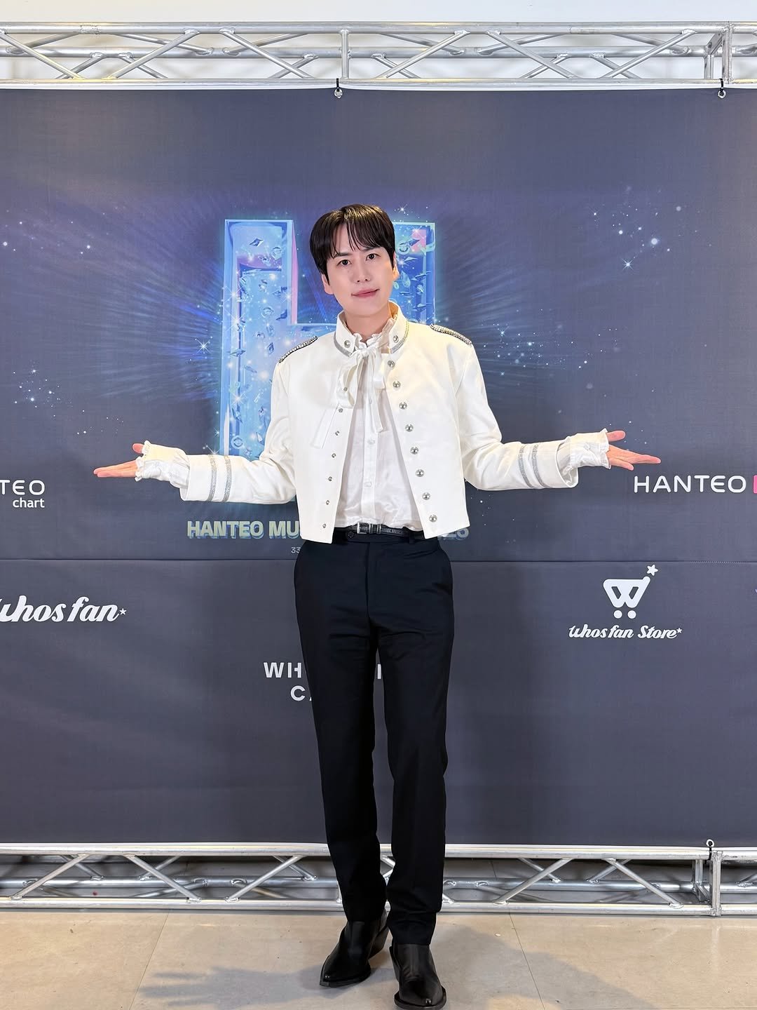 Photo shared by 규현 KYUHYUN on February 15, 2026 tagging @gyuram88. May be an image of bolo tie, dinner jacket and text that says 'ሩክፍላር EO chart HANTEO MU 32 HANTEO hosfan fan+ hos WH I W ・ whosfan tchostanStore* whos fan Store'.