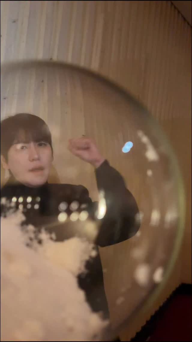 kyuhyun_official 게시물 이미지: 규피터! 꺼내줘~

@gyuram88 
#규현...