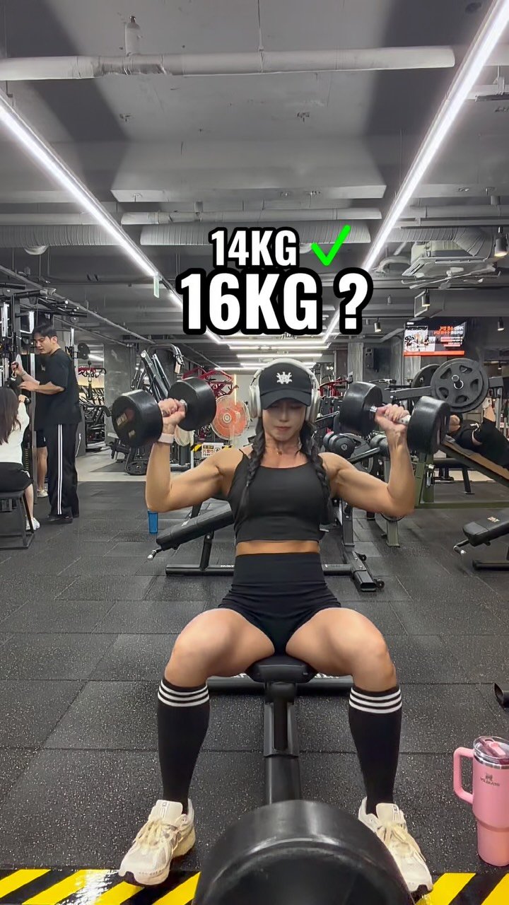 kyuri.ifbbpro 게시물 이미지: How many reps do you think I’ll get?