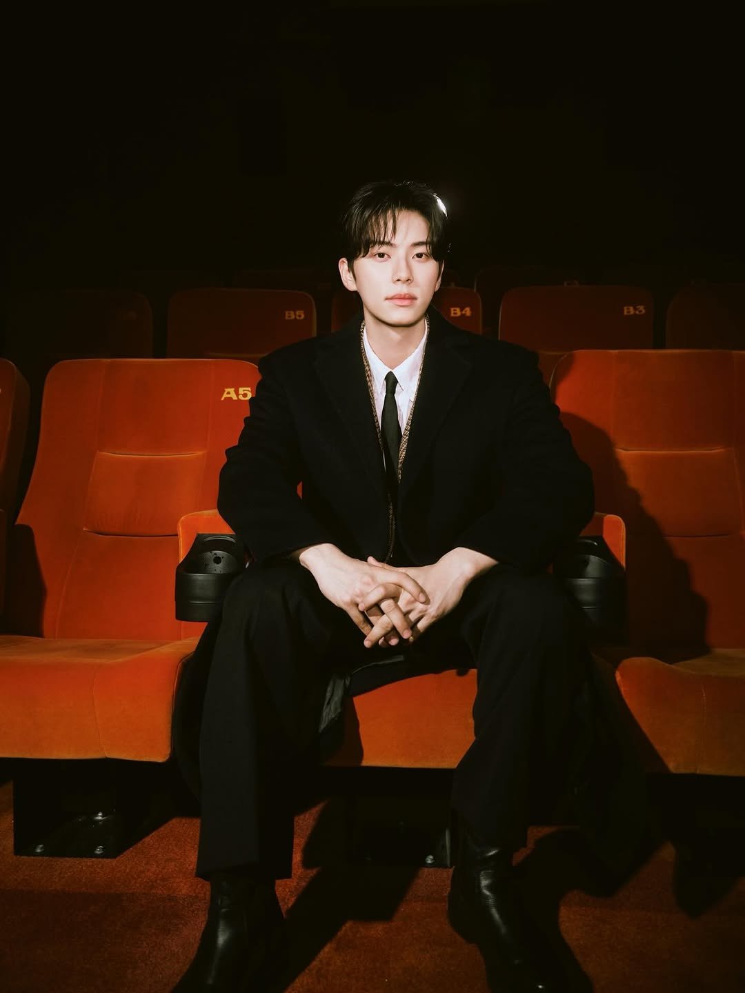 Photo by 이채민 Lee Chae Min 李彩玟 on January 03, 2026. May be an image of one or more people, duffle coat and bolo tie.