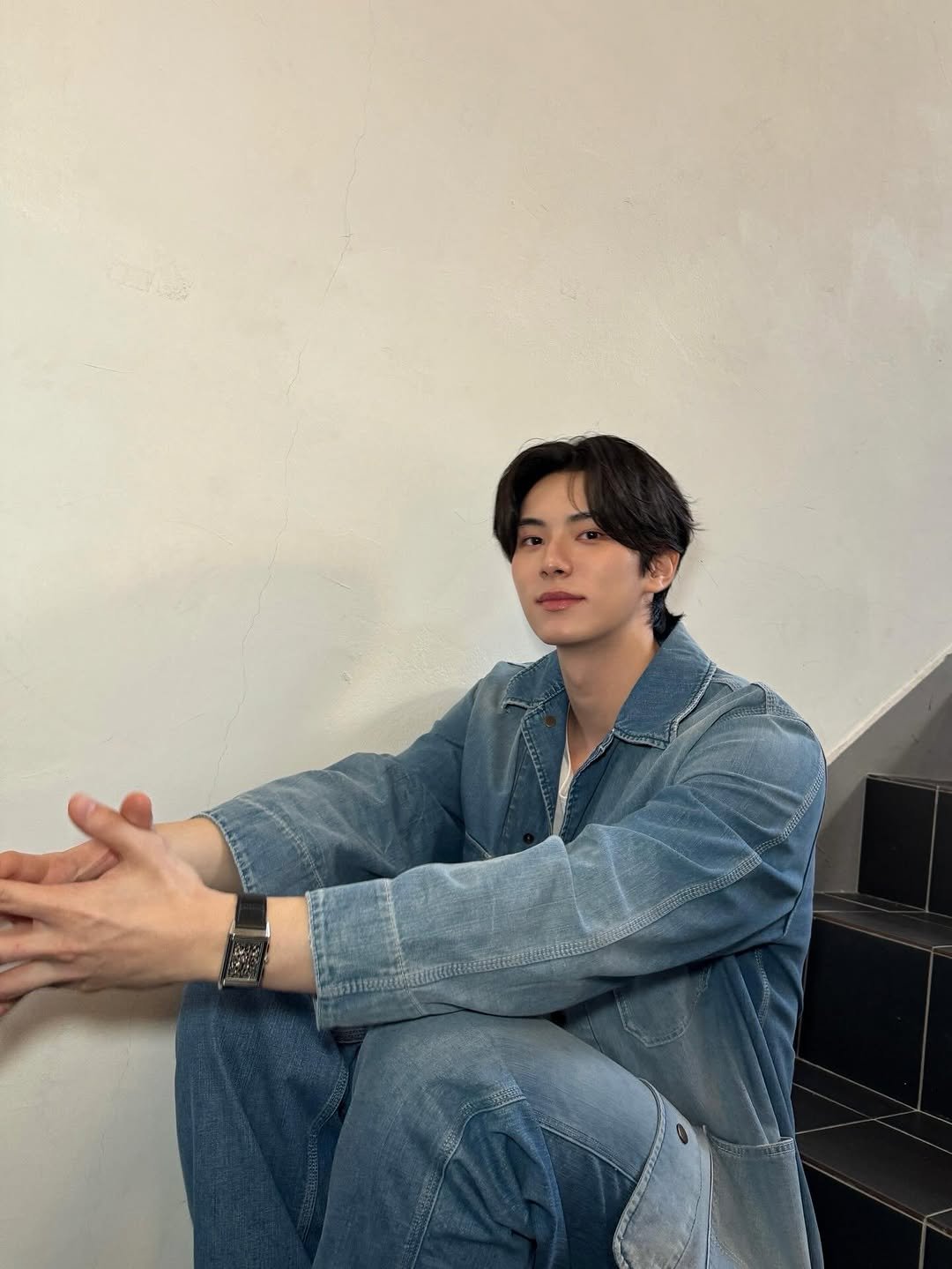 Photo by 이채민 Lee Chae Min 李彩玟 on January 09, 2026. May be an image of bolo tie.