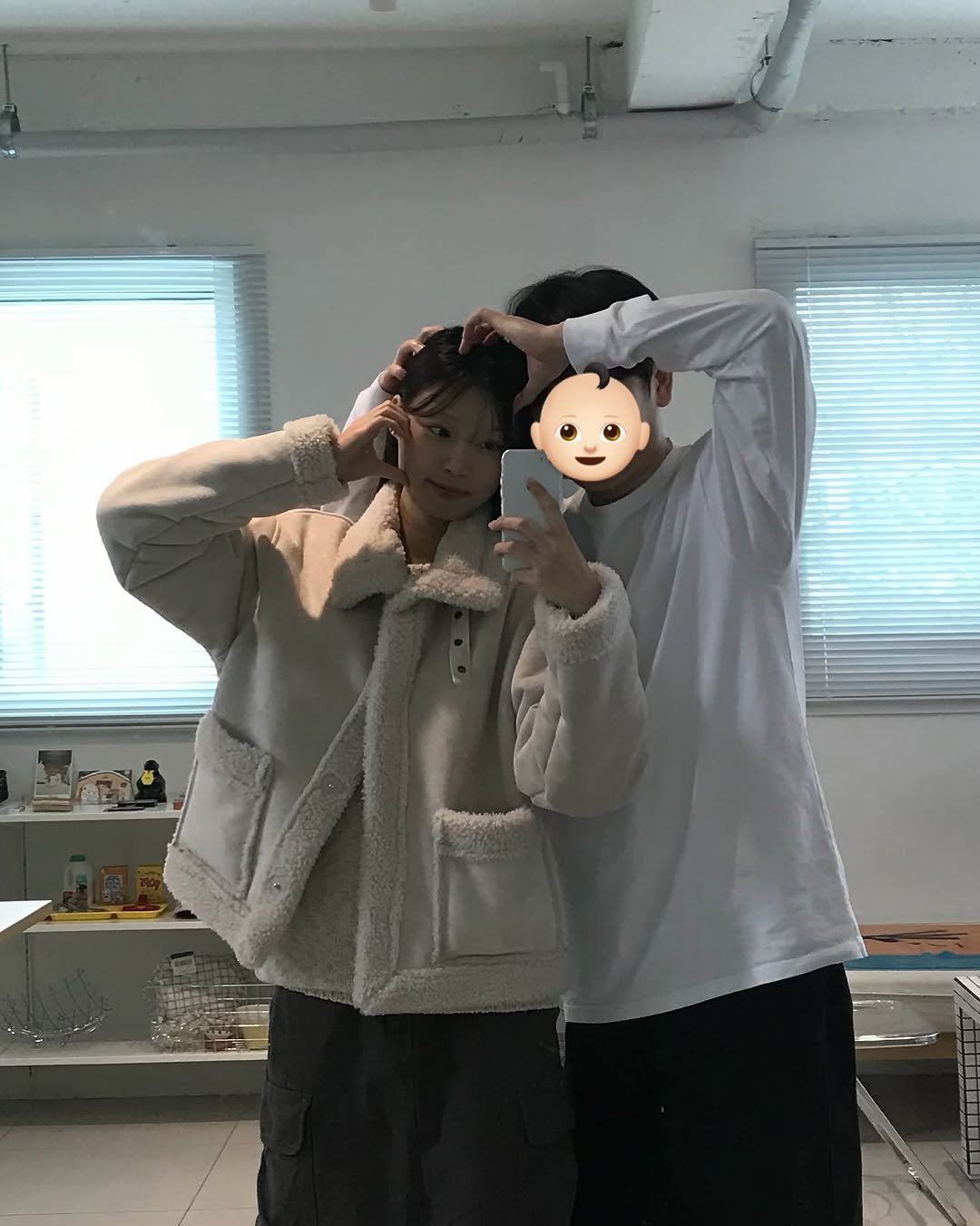 Photo by 설히 on November 18, 2025. May be an image of one or more people, hair, duffle coat, top, parka and text.