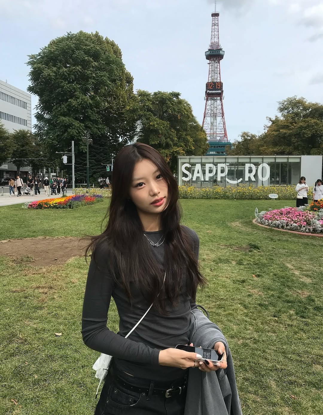 Photo by 설히 on September 29, 2025. May be an image of Tokyo Tower and text that says 'SAPPERO RO.. R SAPP'.