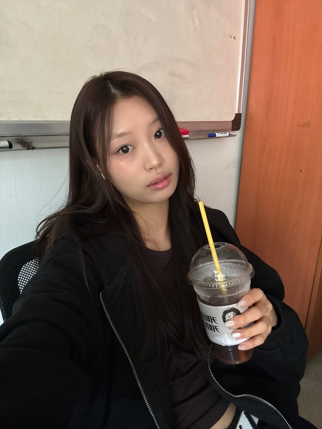 Photo by 설히 on September 21, 2025. May be an image of one or more people, hair, drink and cornflower.