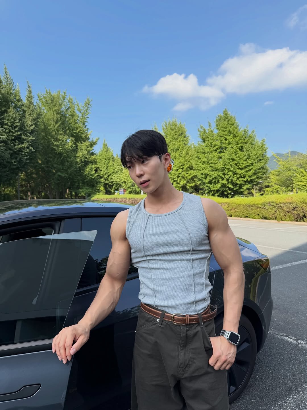 l_junghoon_ 게시물 이미지: 반팔은 도저히 못입는 날씨
(썬크림 꼭 챙기세요..)

나시 맛집 -...