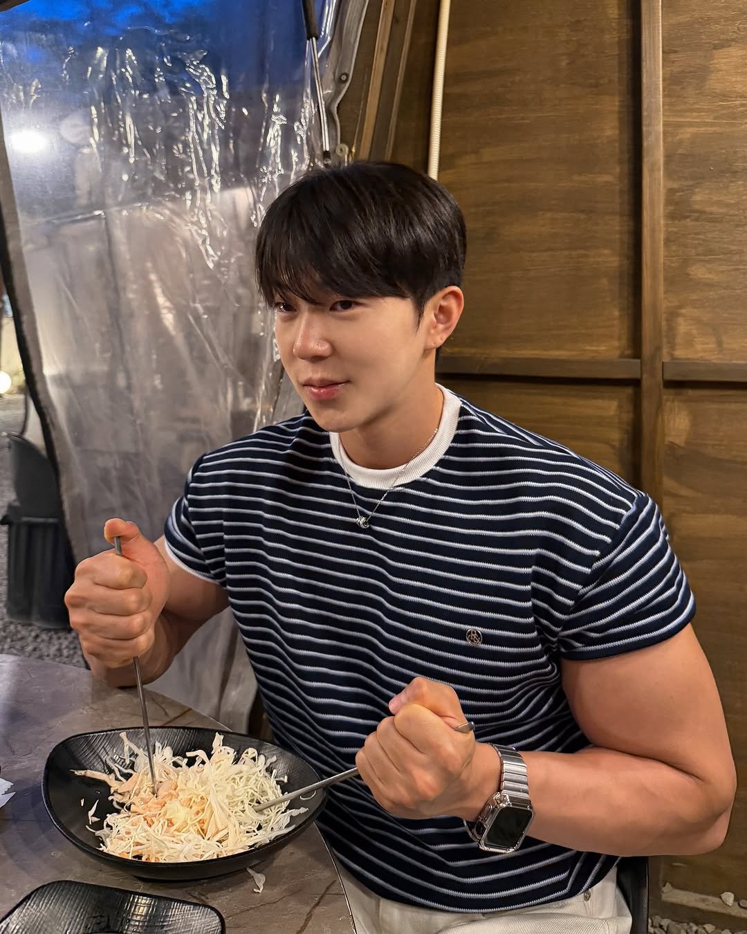 l_junghoon_ 게시물 이미지: 날씨도 좋고 바람도 좋은데.
여유가 없네ㅎ

옷 정보 - @y_wookk