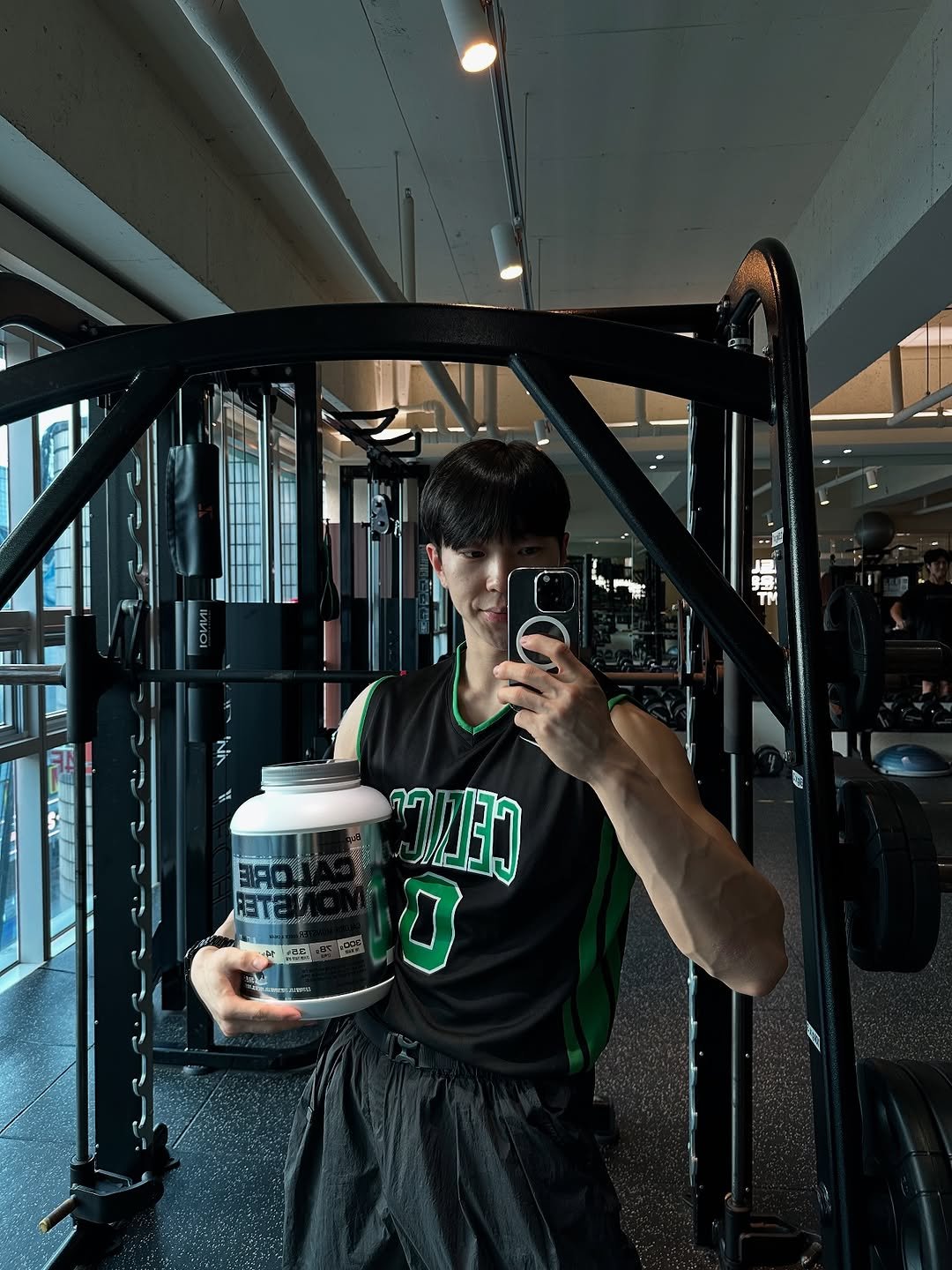 Photo shared by 이정훈 | 운동루틴 • 운동꿀팁 • 마인드셋 on June 26, 2025 tagging @bup_official_. May be an image of 1 person, body building, shaker, jug, sportswear, water bottle, bottle and text.