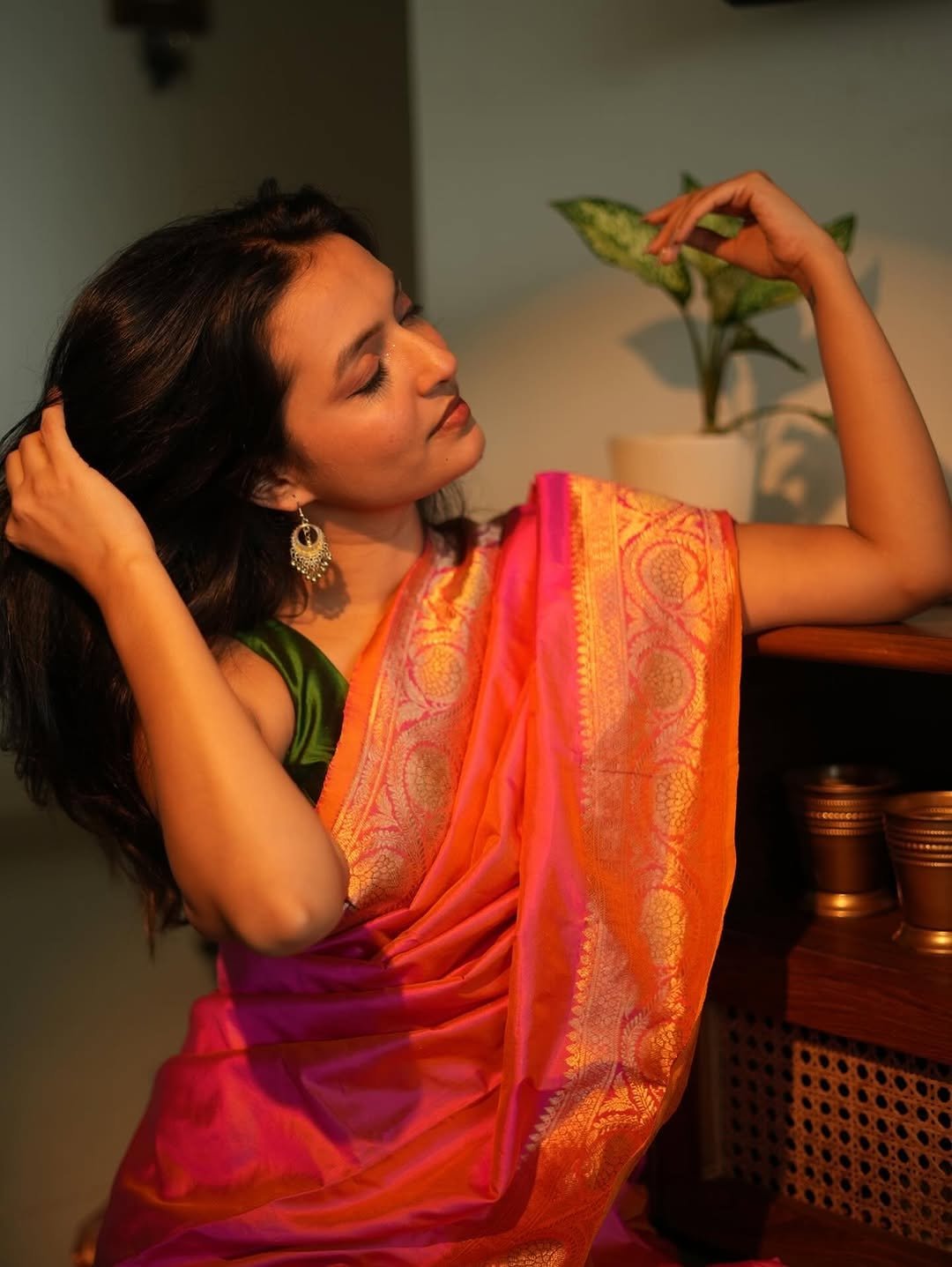 Photo by Sundaridesigns in Label Sundaridesigns. May be an image of one or more people and text.