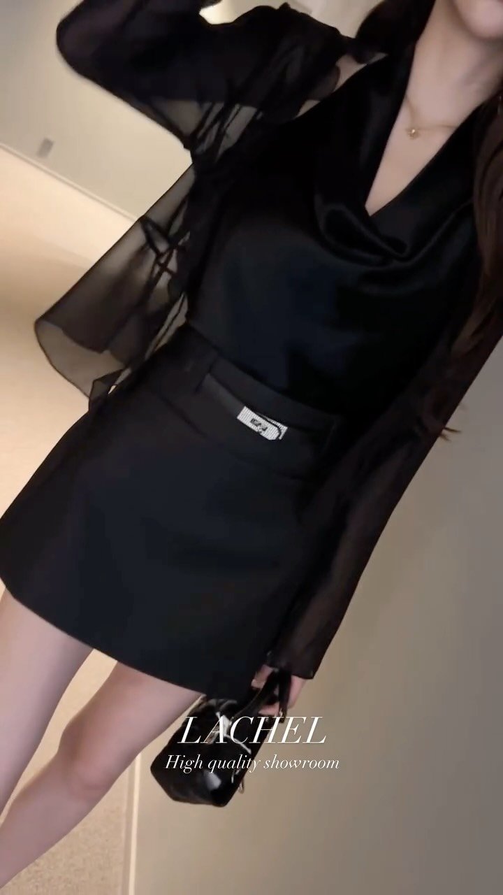 lachel_77 게시물 이미지: 𝑳𝑨𝑪𝑯𝑬𝑳🖤JQ 프릴 쉬폰 가디건 & CL 루아 새틴 홀터 블라우스 & TF 벨라...