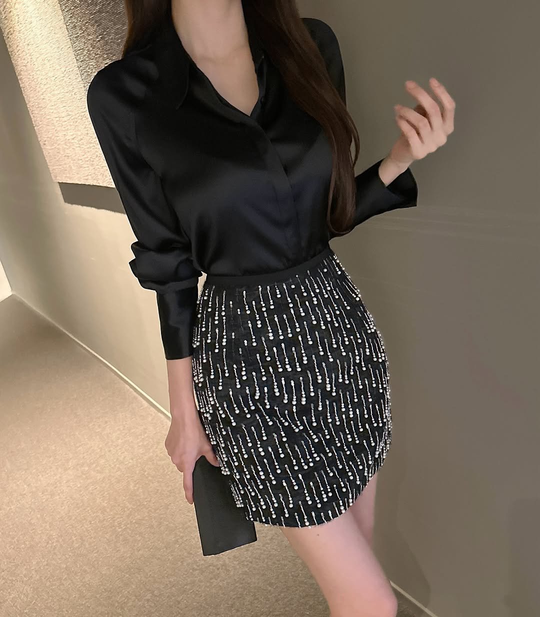 Photo by 라첼 💎 𝐋𝐀𝐂𝐇𝐄𝐋 수입의류 강남옷가게 on September 08, 2025. May be an image of 1 person, skirt, dress, miniskirt and text.