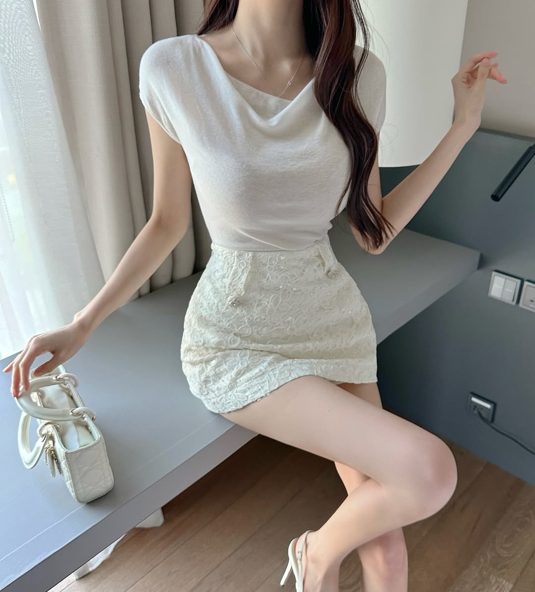 Photo by 라첼 💎 𝐋𝐀𝐂𝐇𝐄𝐋 수입의류 강남옷가게 on April 24, 2026. May be an image of dress and text.