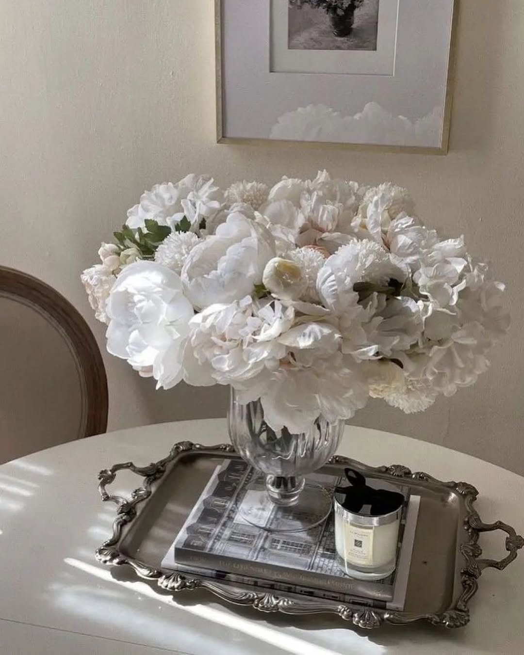 Photo by 라첼 💎 𝐋𝐀𝐂𝐇𝐄𝐋 수입의류 강남옷가게 in 청담. May be an image of flower arrangement, peony and text.
