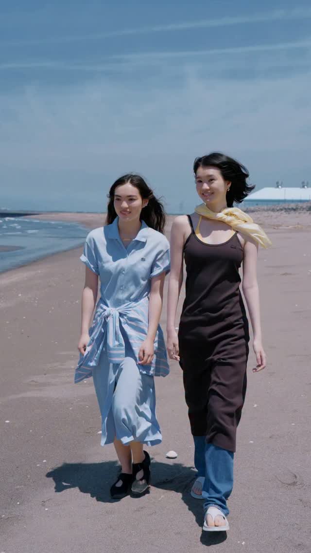 lacoste_tokyo 게시물 이미지: 風に揺れるシルエット🤍

潮風に包まれながら思い思いに過ごす海辺の時間。
軽やかに揺れるドレス...