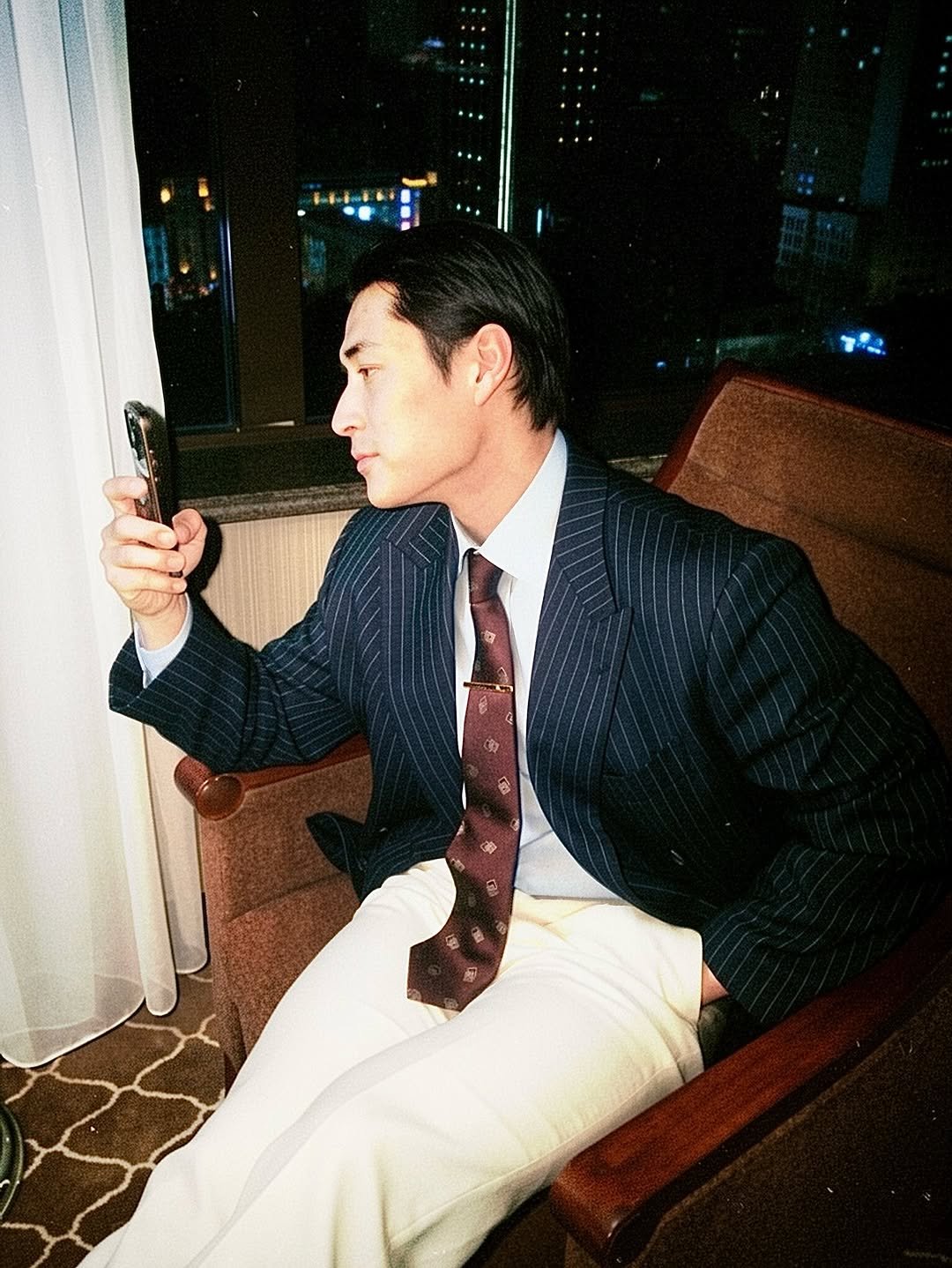 laika_fit 게시물 이미지: 적적함이 가장 즐겁다.

Tailored Suit by @themanly_suit...