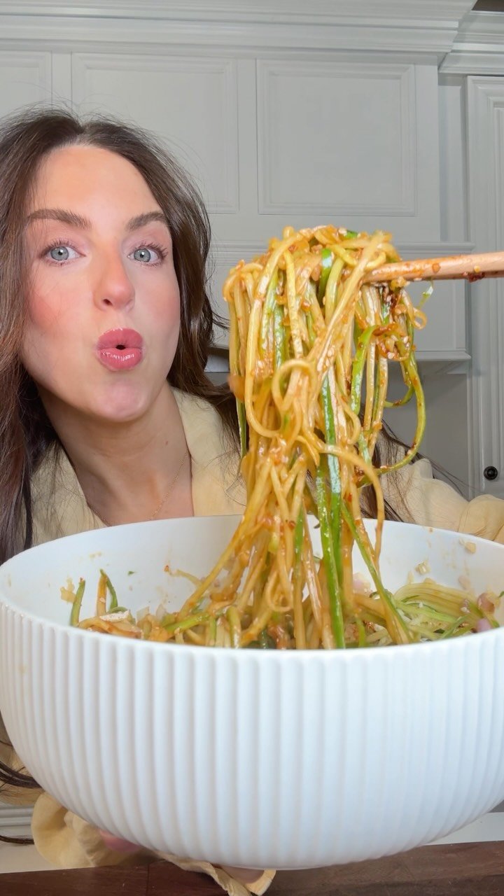 lainiecooks_ 게시물 이미지: ASMR Spicy Cucumber noodle salad ✨ follow...