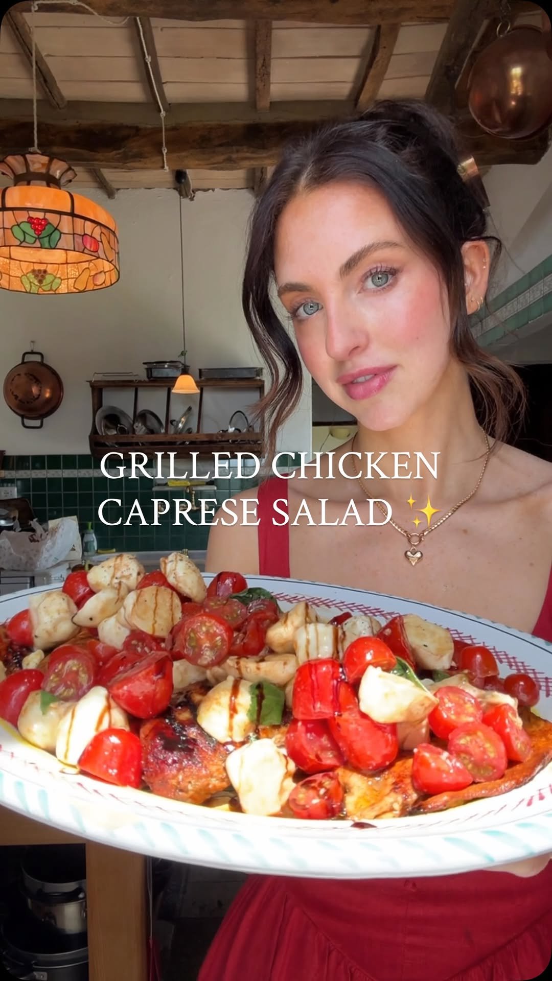 lainiecooks_ 게시물 이미지: grilled chicken caprese salad ✨🍅

Follow...