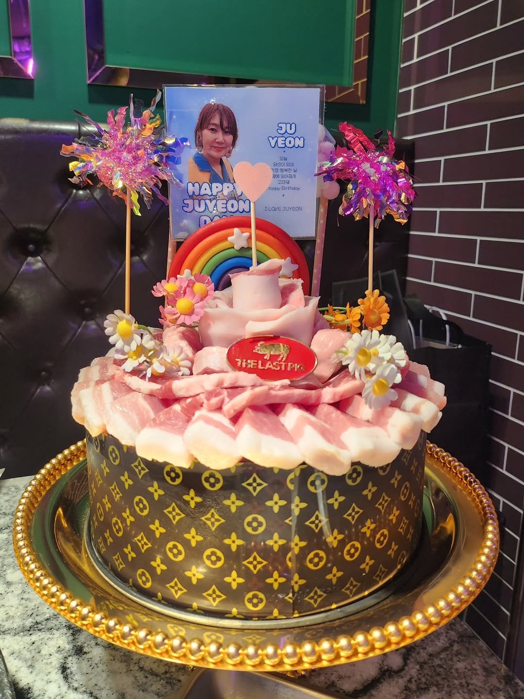 Photo shared by 라라쌤 on September 18, 2025 tagging @last_pig_masan. May be an image of 1 person, chocolate cake and text.