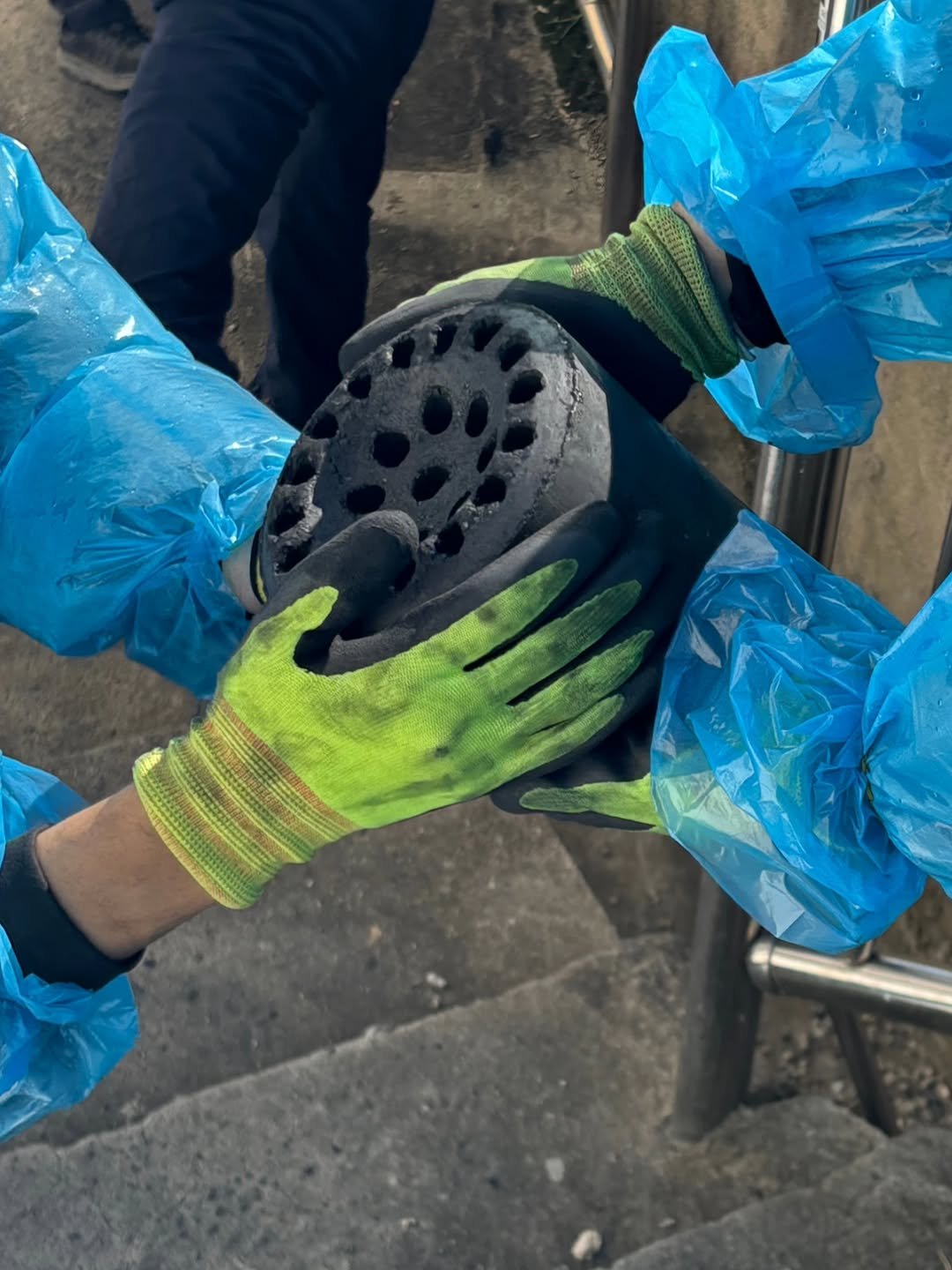 Photo by 라라쌤 on November 01, 2025. May be an image of garbage and text.