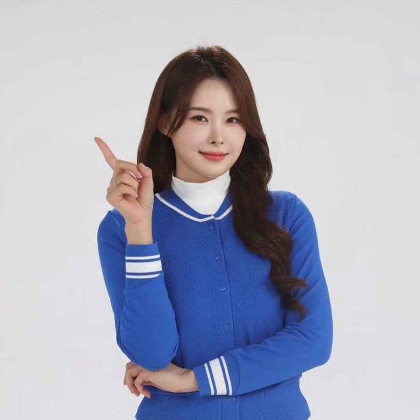 lamaison_beauty 게시물 이미지: 긴머리 찰떡 @jisun_yj 🦋💙
올해는 sbs골프아카데미 mc🎤
.
.

M...