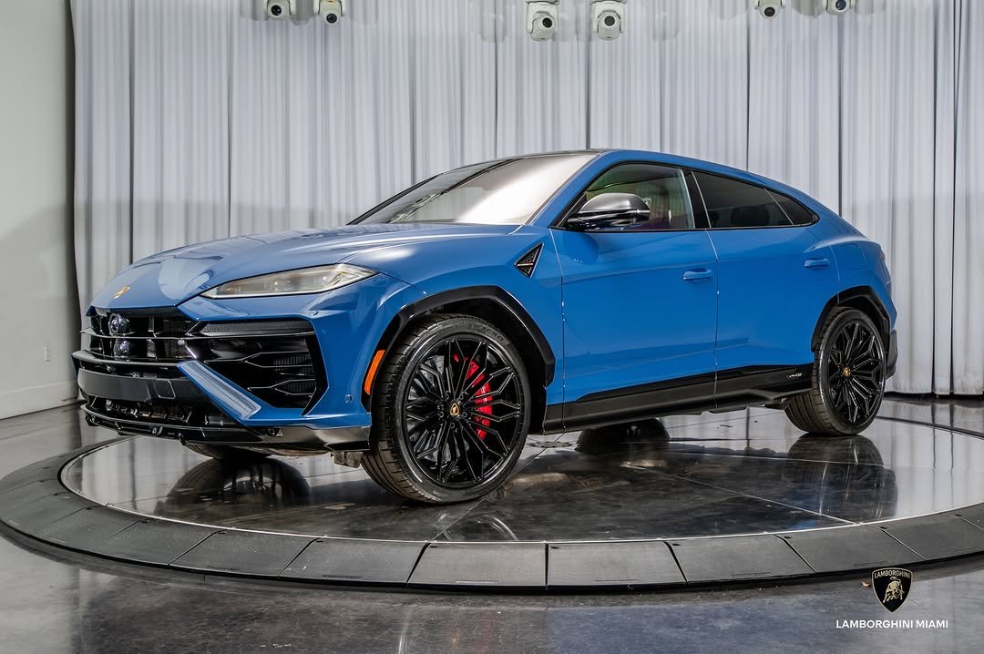lamborghinimiami 게시물 이미지: A Perfect Blend of Supercar DNA and SUV...
