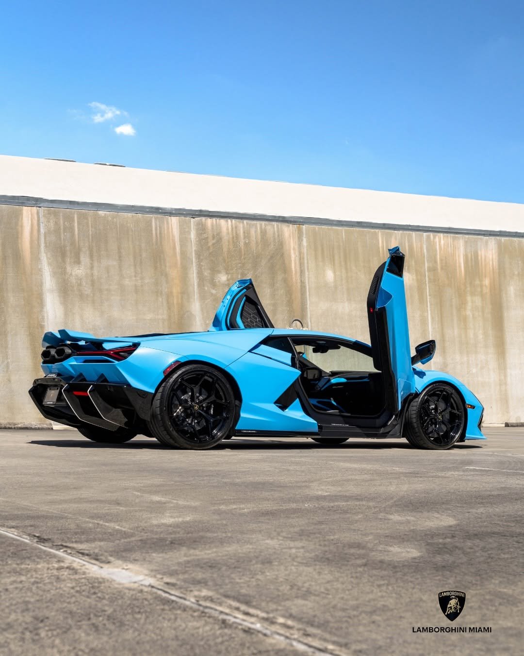 lamborghinimiami 게시물 이미지: An Atelier Level V12.

The Lamborghini...