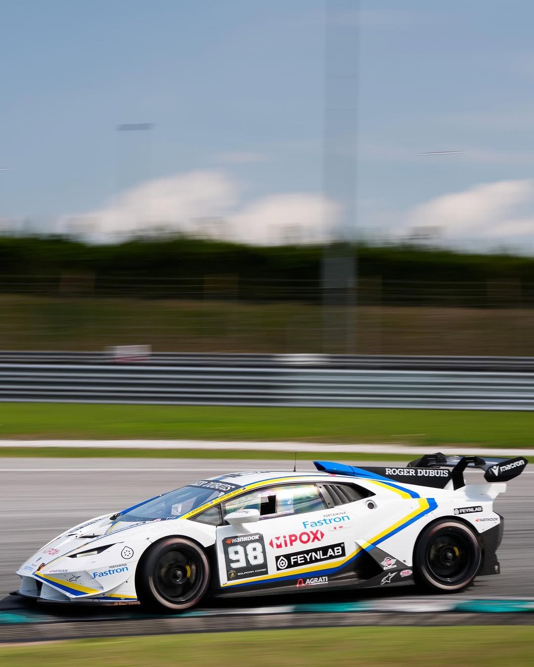 Photo by Lamborghini Squadra Corse on April 25, 2026. May be an image of racing vehicles, race car and text that says 'แ ROGER ROGERDUBUIS DUBUIS ACOB に Fastron KOYLAS 4aTKocи Fastron MiPOXY 98 FEYNLAB A CRATI 2くた'.